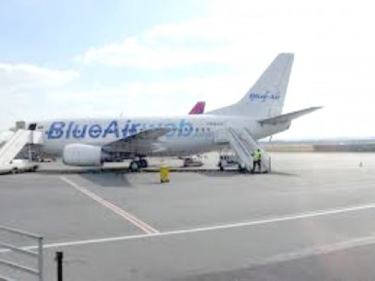 O cursă Blue Air spre România şi-a lăsat pasagerii de izbelişte